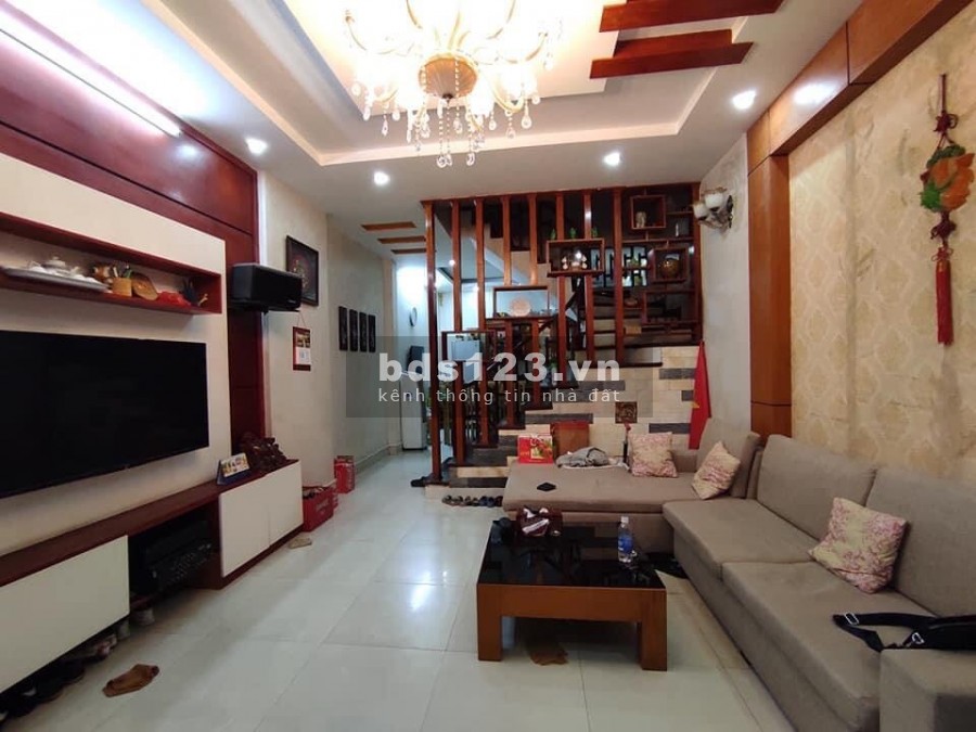 Trương Định diện tích sử dụng 50m2 4 tầng, mặt tiền 6m giá 3.71 tỷ lô góc kinh doanh siêu tốt