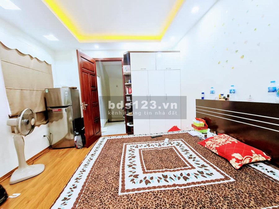 Bán nhà nguyên căn Tây Hồ, 6m bước lên ô tô 3 bước ra hồ…