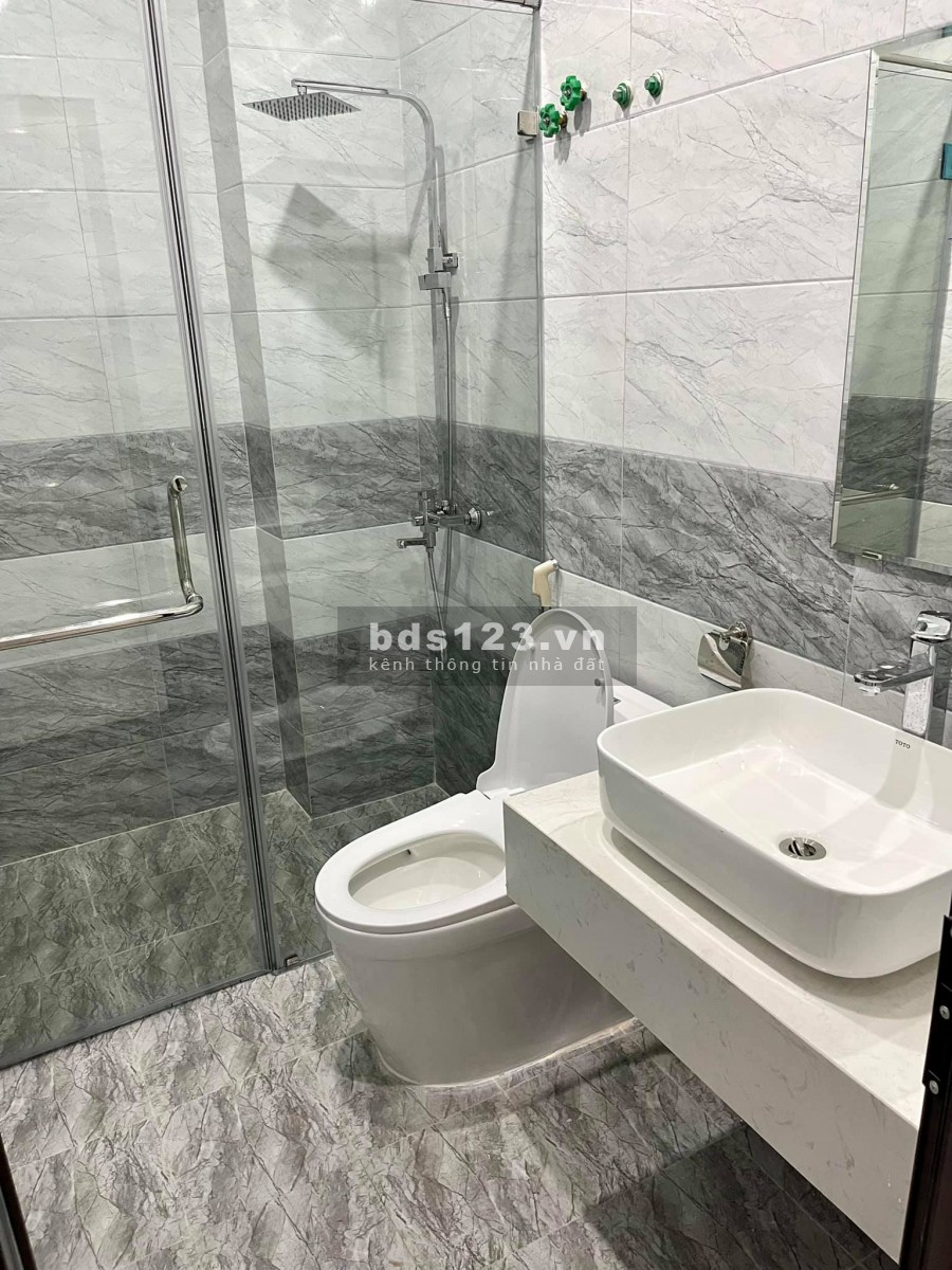 Bán nhà lô góc dt 57m2 5 tầng, 6 phòng ngủ, đầy đủ tiện nghi tại Lê Trọng Tấn, hơn 5 tầng
