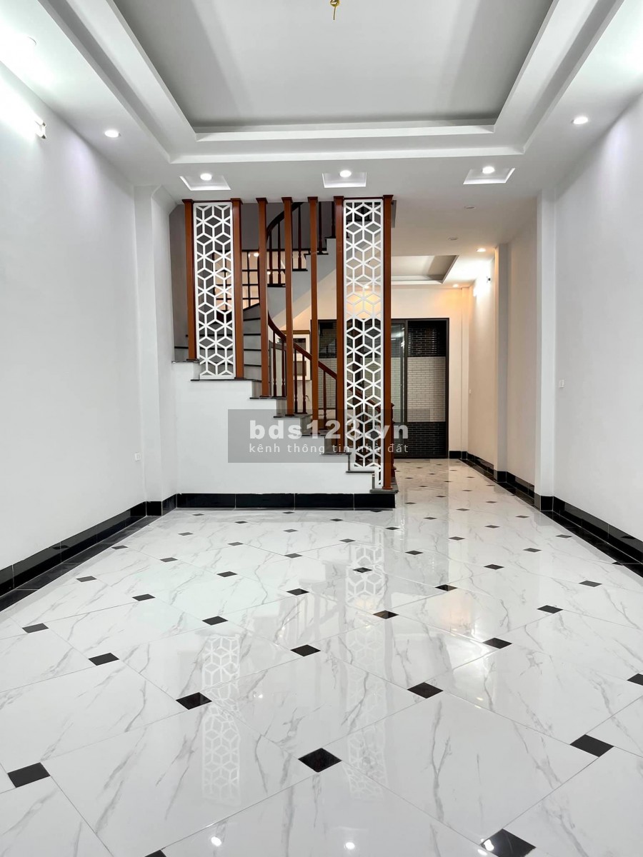 Bán nhà lô góc dt 57m2 5 tầng, 6 phòng ngủ, đầy đủ tiện nghi tại Lê Trọng Tấn, hơn 5 tầng