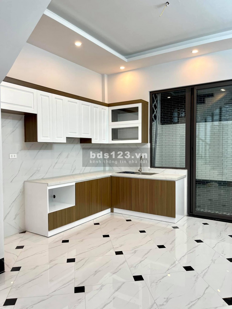 Bán nhà lô góc dt 57m2 5 tầng, 6 phòng ngủ, đầy đủ tiện nghi tại Lê Trọng Tấn, hơn 5 tầng
