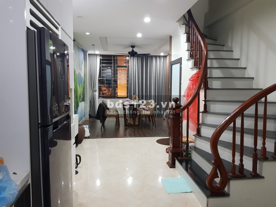 Bán nhà nguyên căn đẹp 5 Tầng sổ đỏ chính chủ tặng nội thất xịn liên hệ 0942381678