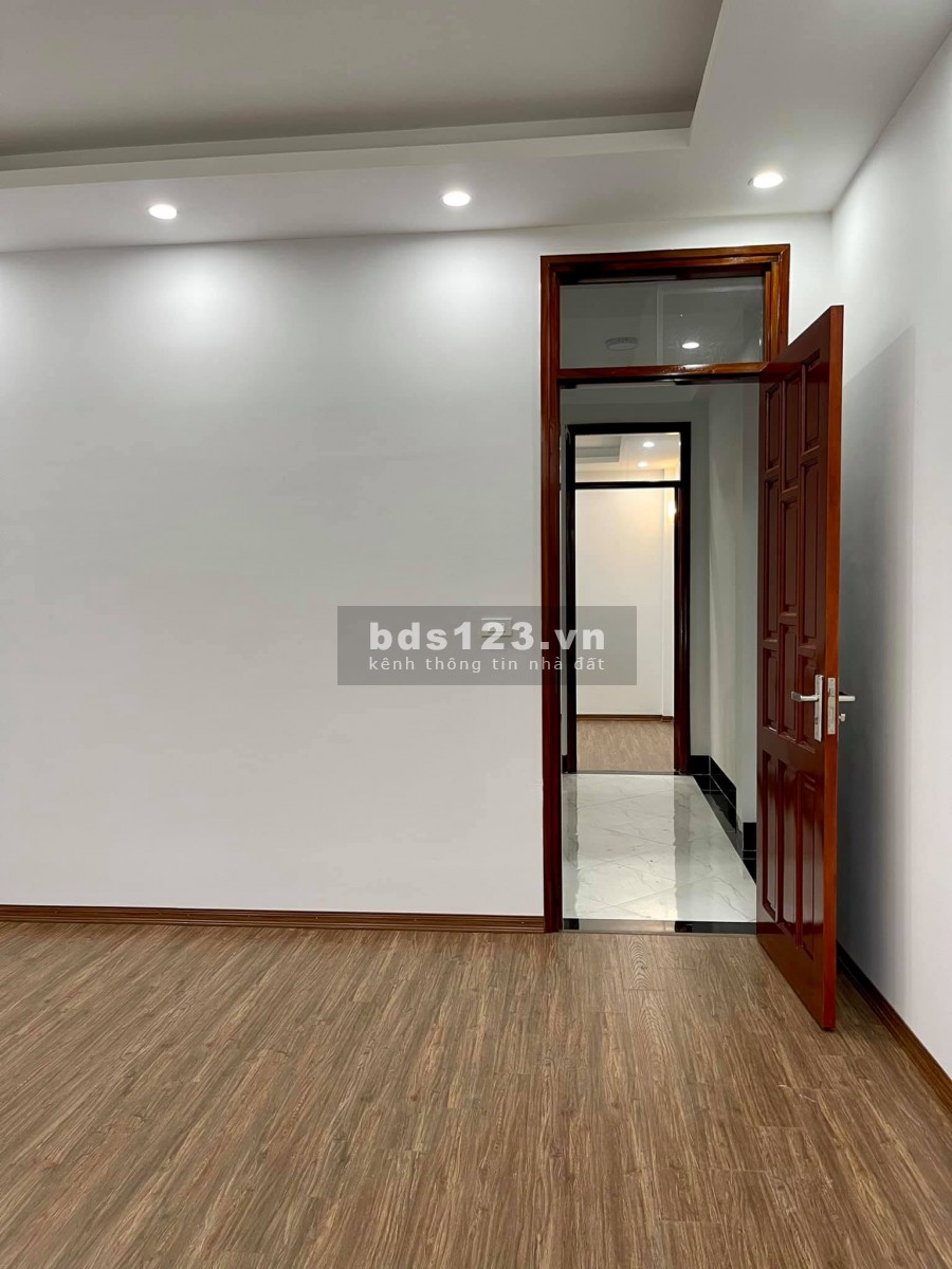 Bán nhà lô góc dt 57m2 5 tầng, 6 phòng ngủ, đầy đủ tiện nghi tại Lê Trọng Tấn, hơn 5 tầng