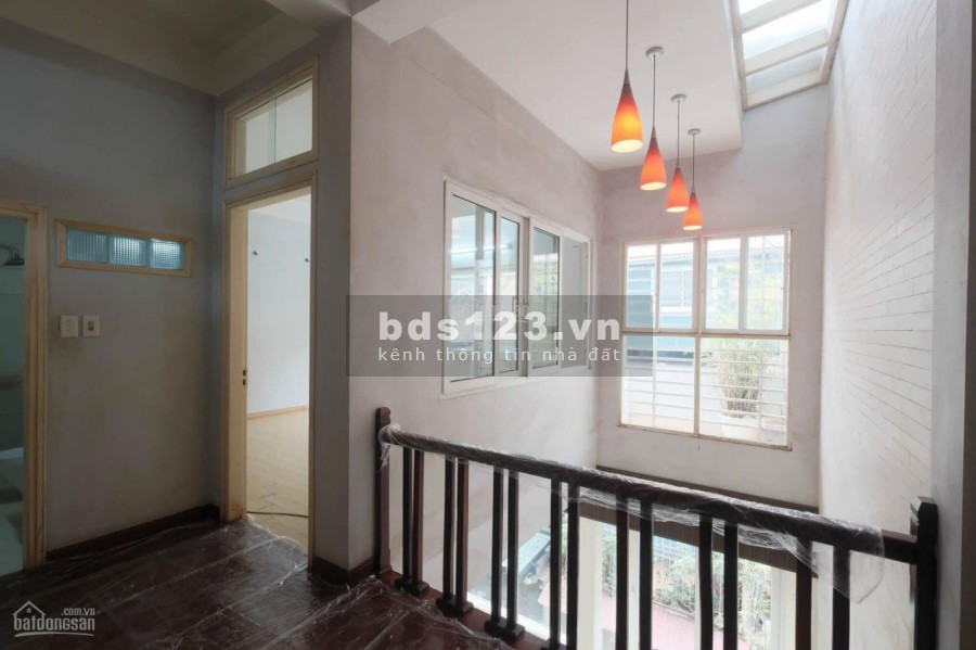Kinh Doanh Đỉnh. Gara ÔTÔ. Đặng Văn Ngữ 65m2, 4 Tầng, MT 6.8m. Giá 10.6 tỷ.