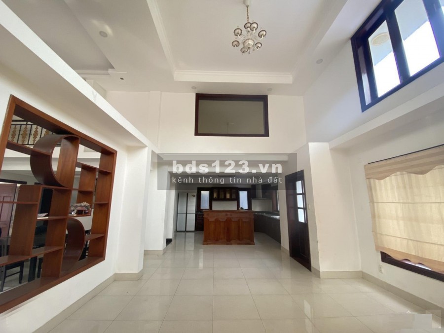 Cho thuê villa hồ bơi, sân vườn mặt tiền Thảo Điền diện tích sử dụng 500m2 trệt 3 lầu 8PN