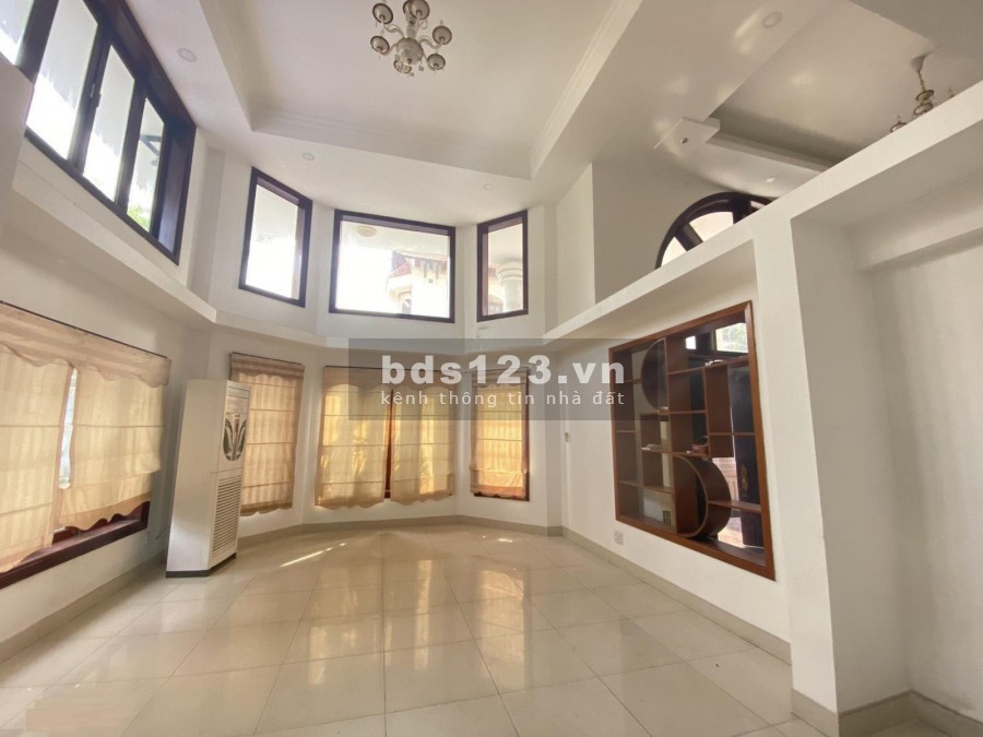 Cho thuê villa hồ bơi, sân vườn mặt tiền Thảo Điền diện tích sử dụng 500m2 trệt 3 lầu 8PN