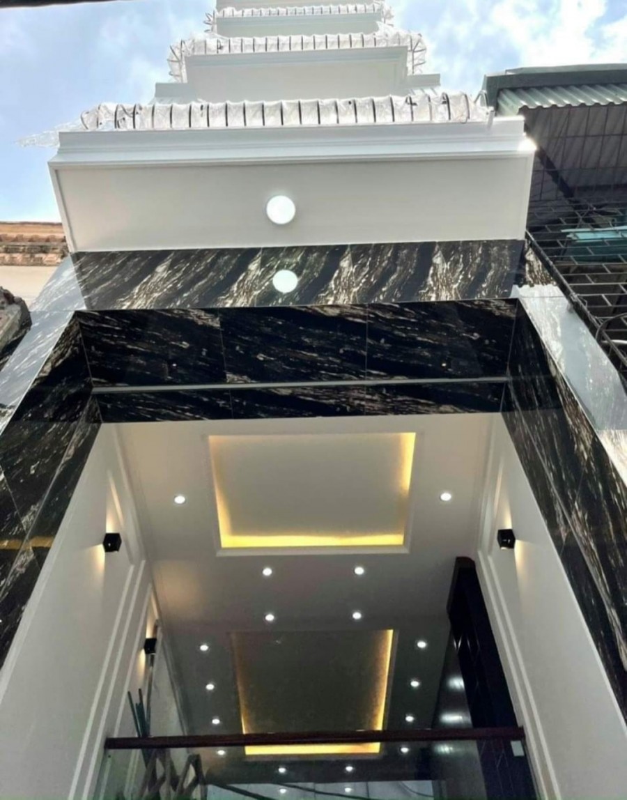 Bán nhà Lê Lai Hà Đông diện tích sử dụng 44m2, đúc 5 tầng kiên cố giá chỉ 4.4 tỷ phân lô ô tô gần.