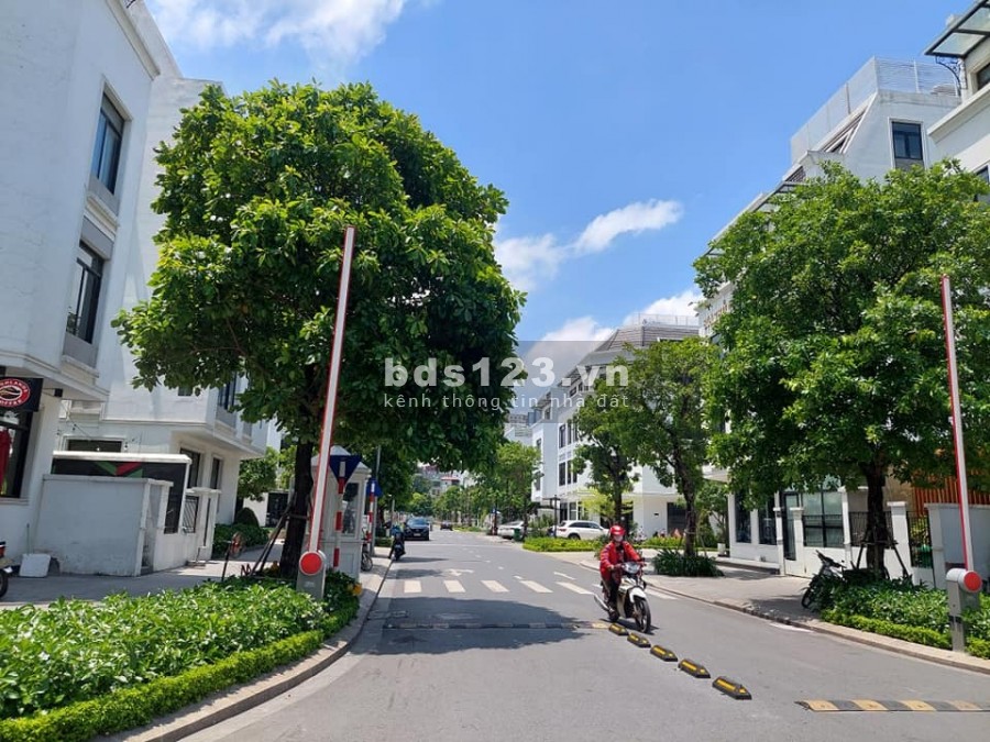 Nhà nguyên căn siêu đẹp Hồ Tùng Mậu, Cầu Giấy, 5 tầng mới gara ô tô 7 chỗ giá hợp lý
