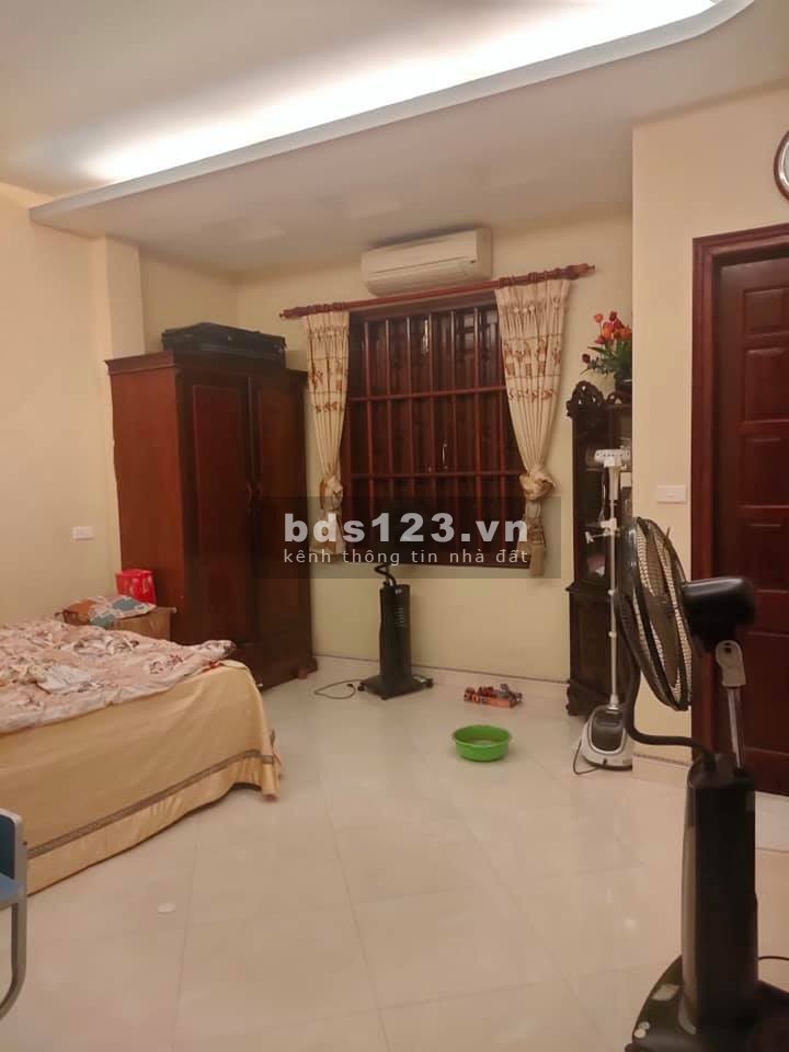 Bán nhà 2 mặt ngõ Gốc Đề Hoàng Mai, dt 60m2, 4 tầng, giá 150 tỷ, ô tô vào nhà, kinh doanh
