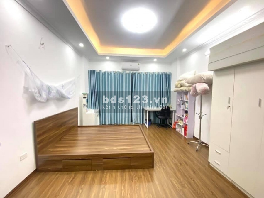 Bán nhà 3 tỷ, diện tích sử dụng 33m2, 5 tầng, phố Cự Lộc, tiện ích Royal City, lh 0938891135
