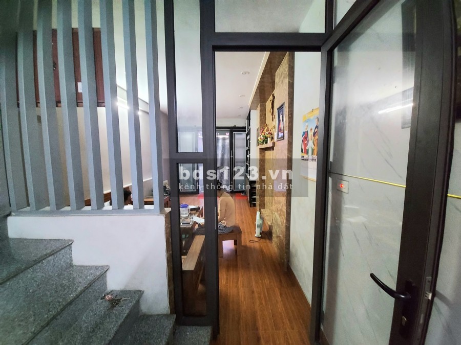 Bán nhà nhỉnh 3 tỷ có nhà Tam Trinh, ô tô, kinh doanh đỉnh, diện tích sử dụng 42m2, 5 tầng