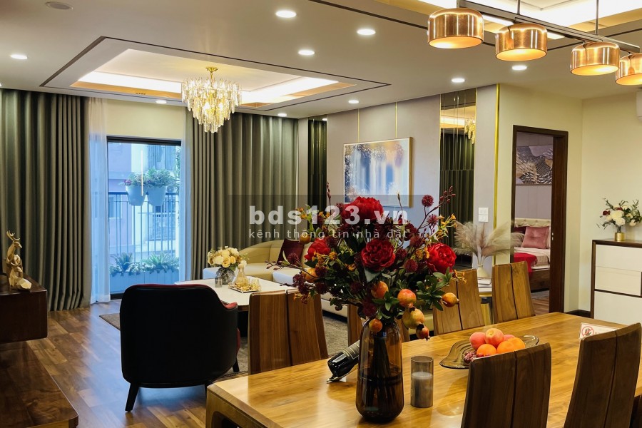 Độc quyền quỹ căn 3PN dt 135m2, giảm giá hơn 500tr so với giá gốc. Liên hệ: 0901901386