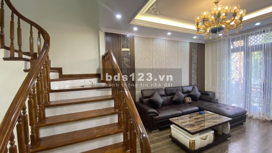 Bán nhà Trần Quốc Hoàn, ô tô vào nhà diện tích sử dụng 37m2, giá 5.25 tỷ, thương lượng