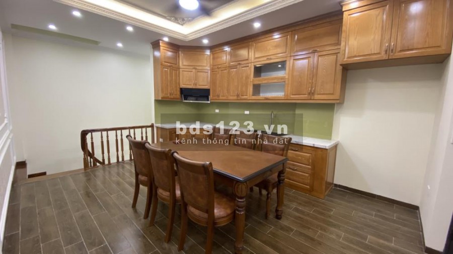 Bán nhà Trần Quốc Hoàn, ô tô vào nhà diện tích sử dụng 37m2, giá 5.25 tỷ, thương lượng