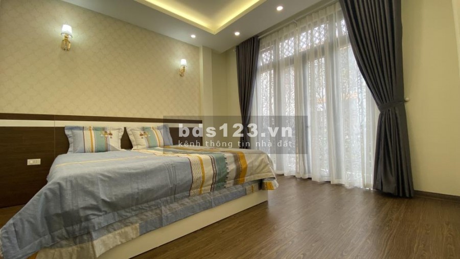 Bán nhà Trần Quốc Hoàn, ô tô vào nhà diện tích sử dụng 37m2, giá 5.25 tỷ, thương lượng
