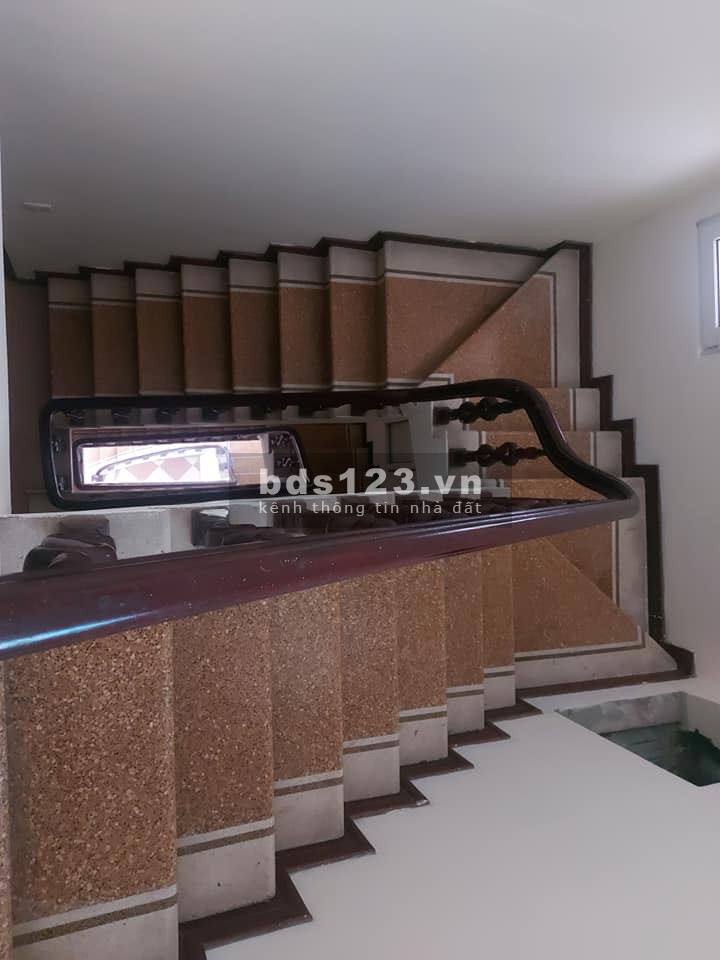 Nhỉnh 6 tỷ có 102m2 đất và nhà 4 tầng về ở luôn phố Nguyễn Văn Cừ, Quận Long Biên