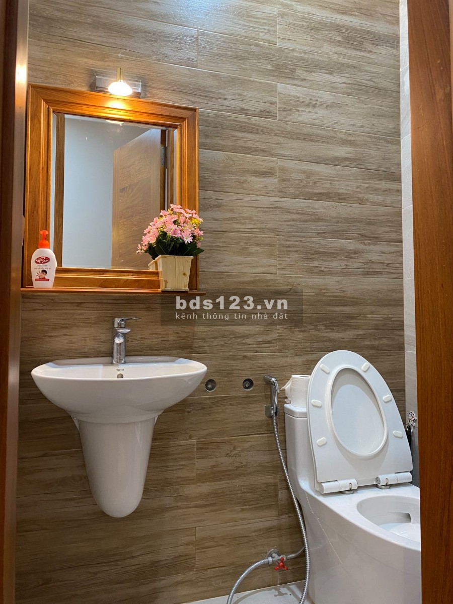 Bán nhà Pháo Đài Láng, nhà thoáng sáng, ngõ nông diện tích sử dụng 57m2, giá 6.75 tỷ