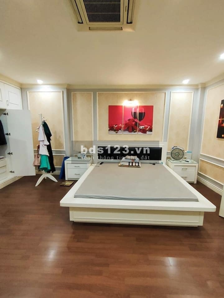 Phân lô, có gara ô tô view công viên, bán nhà Giang Biên giá nhỉnh 4 tỷ, đúc 5 tầng