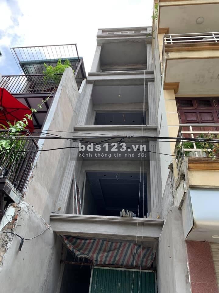 Nhà phân lô tập thể Kim Ngưu, trước nhà sân rộng, ô tô Đỗ Cừ, dt 58m2, 5 tầng, giá 90 triệu/m2