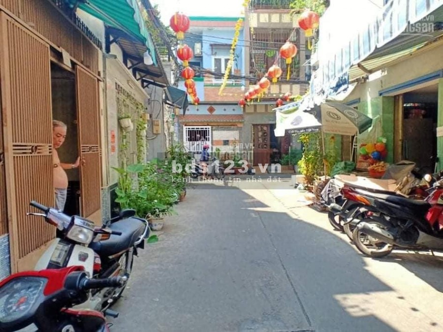 Bán nhà 36m2, 1 lầu, giá 5,3 tỷ đường Lạc Long Quân, P.8, Tân Bình.