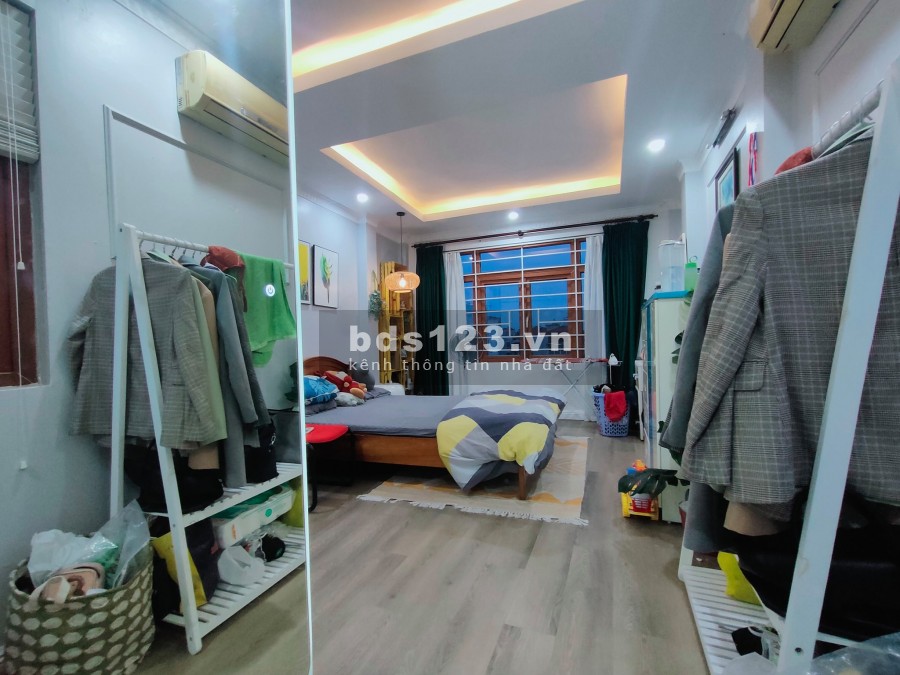 Bán nhà MP Ngô Gia Tự Quận Long Biên, vỉa hè rộng, kinh doanh đẹp, giá bán 5 tỷ 2, lhcc