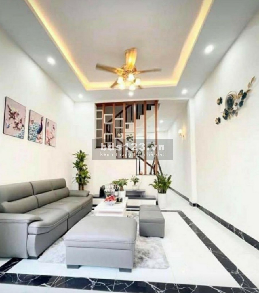 Nhỉnh 4 tỷ có ngay nhà mới Dịch Vọng Hậu, ở kinh doanh, diện tích 45m2 5 tầng, 7 pn