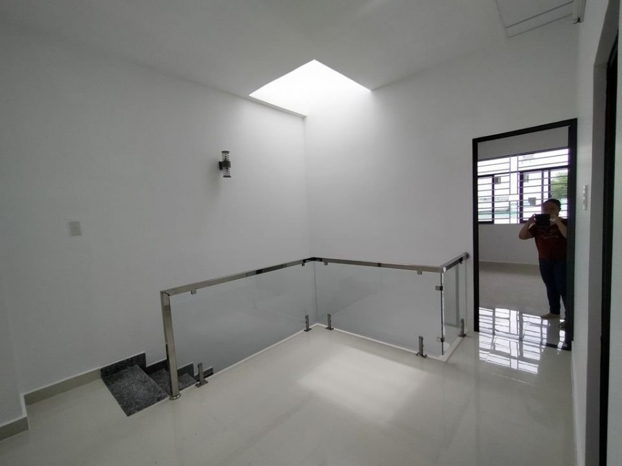 Nhà chính chủ chưa qua kinh doanh, đầu tư thua lỗ cần tiền gấp nên bán lại căn 1T1L