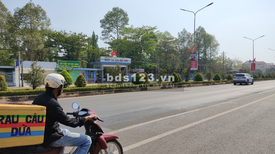 Đất giáp ranh Khu Công Nghiệp, giá bán 700 triệu, pháp lí đầy đủ, sổ riêng từng nền