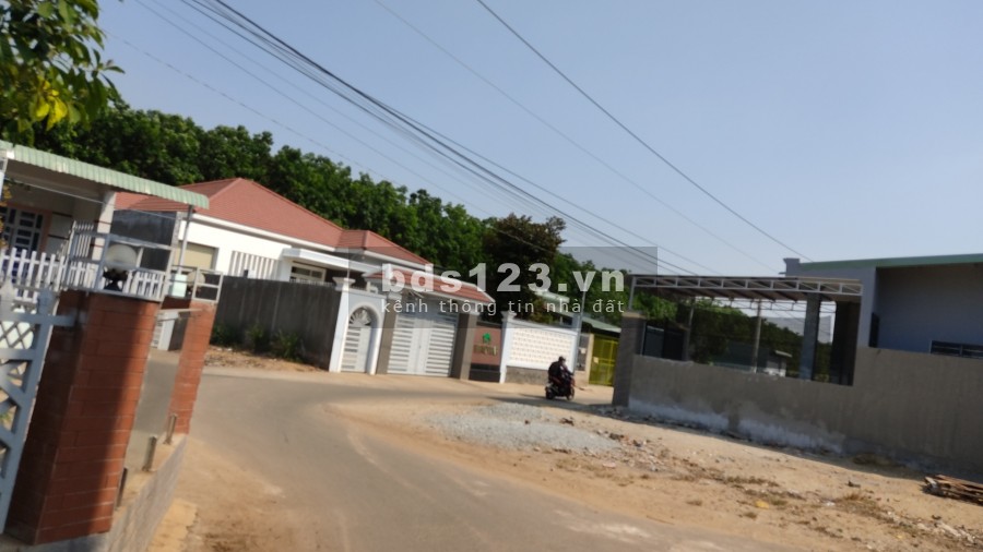 Đất giáp ranh Khu Công Nghiệp, giá bán 700 triệu, pháp lí đầy đủ, sổ riêng từng nền