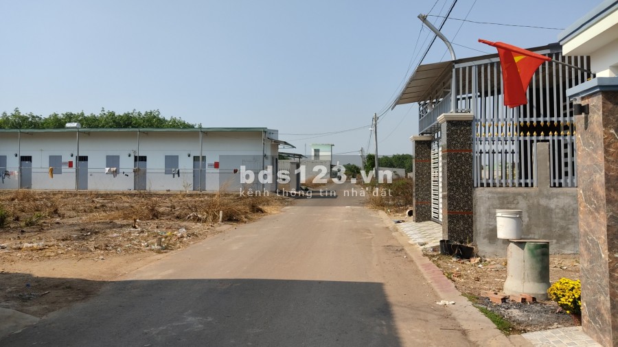 Đất giáp ranh Khu Công Nghiệp, giá bán 700 triệu, pháp lí đầy đủ, sổ riêng từng nền