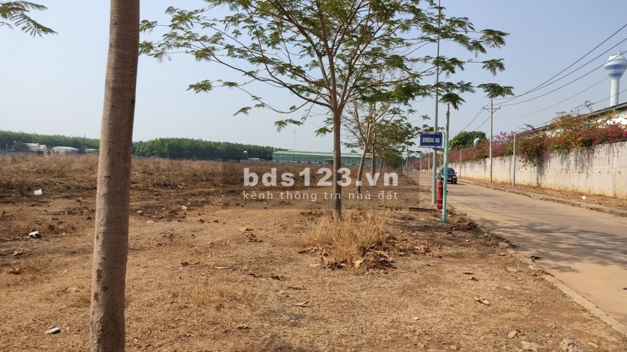 Đất giáp ranh Khu Công Nghiệp, giá bán 700 triệu, pháp lí đầy đủ, sổ riêng từng nền