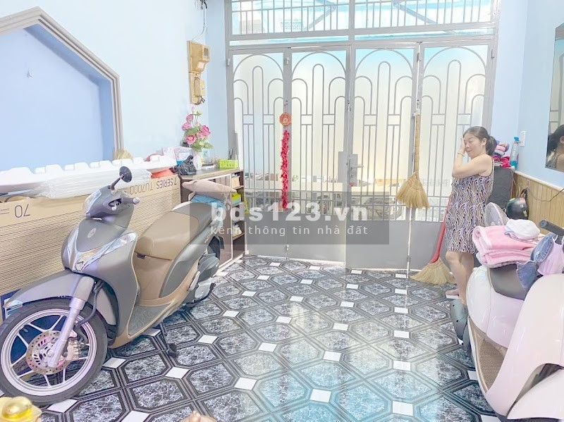 Nhà hiếm 42 m2 Nguyễn Đình Chiểu, quận 3. Hơn 5 tỷ có 3 phòng ngủ.