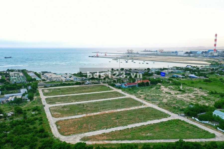 Bán lô đất nền cảng biển Vĩnh Tân đã có sổ diện tích 150m2 mặt đường 17m giá 11tr/m2. LH: 0862265595