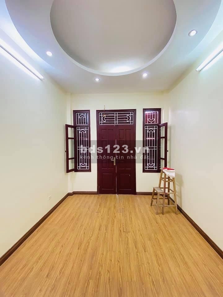Bác em muốn về quê sống cần bán gấp: Nhà Phố Tân Mai, liên hệ xem nhà 0944797188