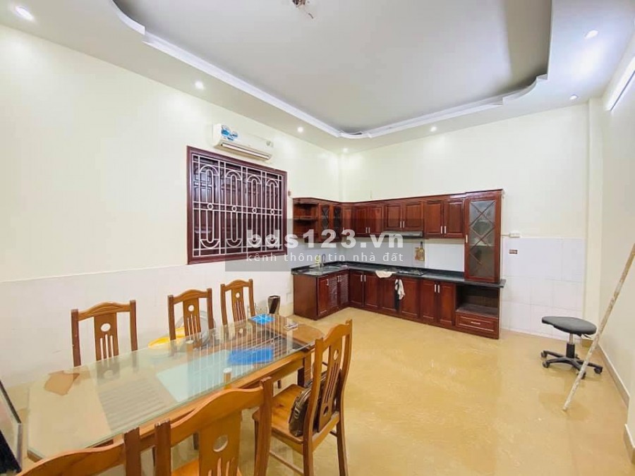 Bác em muốn về quê sống cần bán gấp: Nhà Phố Tân Mai, liên hệ xem nhà 0944797188
