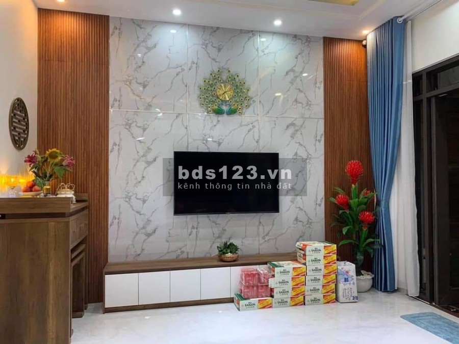 Ngõ ô tô tránh kinh doanh gần phố lớn Kim Đồng, dt 42m2, 3 tầng đúc, giá bán 3.1 tỷ