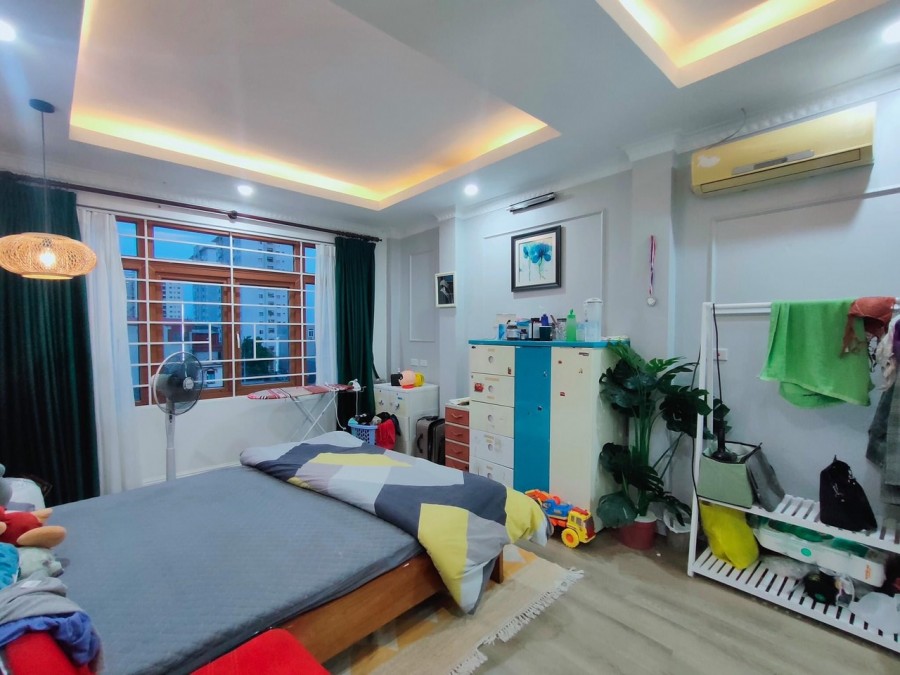 Bán nhà mặt phố Ngô Gia Tự, Long Biên, lô góc kinh doanh diện tích 40m2, 5 tầng, mt 4m