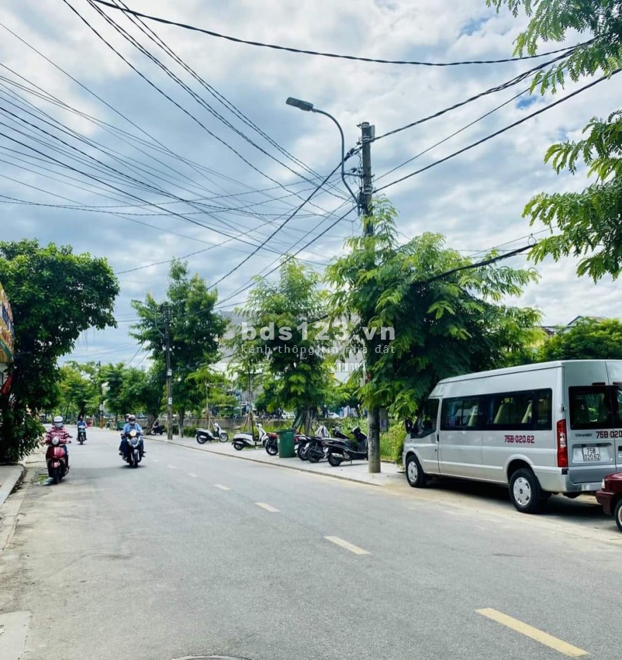 Mặt tiền đường Phan Đình Phùng view sông An Cựu rất tiện kinh doanh buôn bán