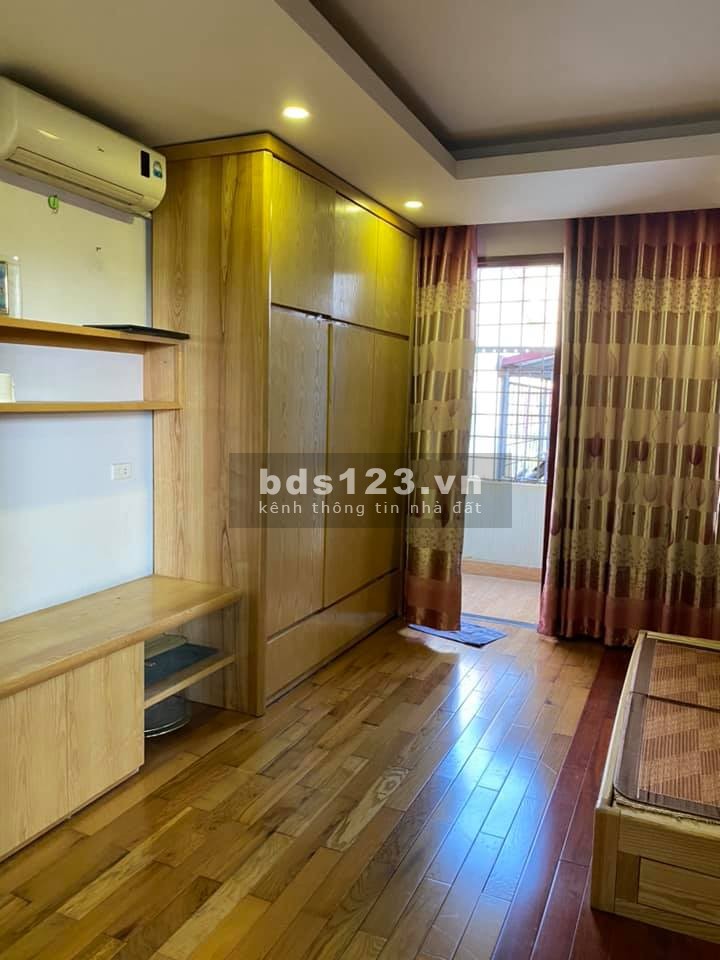 Bán nhà ngõ thông ô tô ra vào đường Ngọc Thuỵ, Long Biên, dt 35m2, đúc 4 tầng, mt 4m, giá 3.1 tỷ