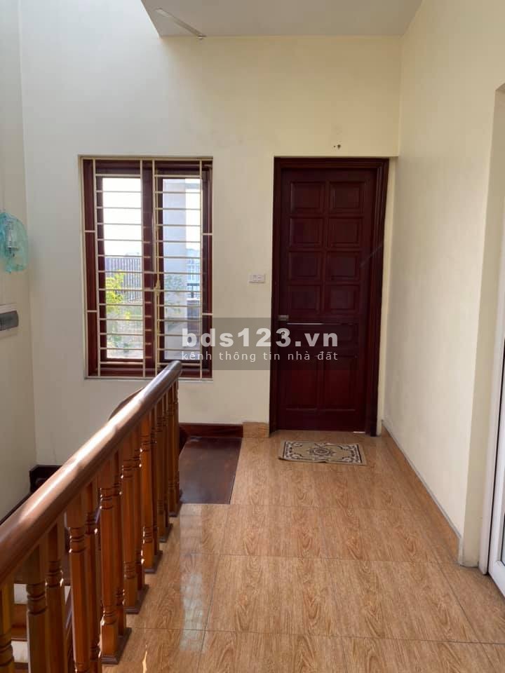Bán nhà ngõ thông ô tô ra vào đường Ngọc Thuỵ, Long Biên, dt 35m2, đúc 4 tầng, mt 4m, giá 3.1 tỷ