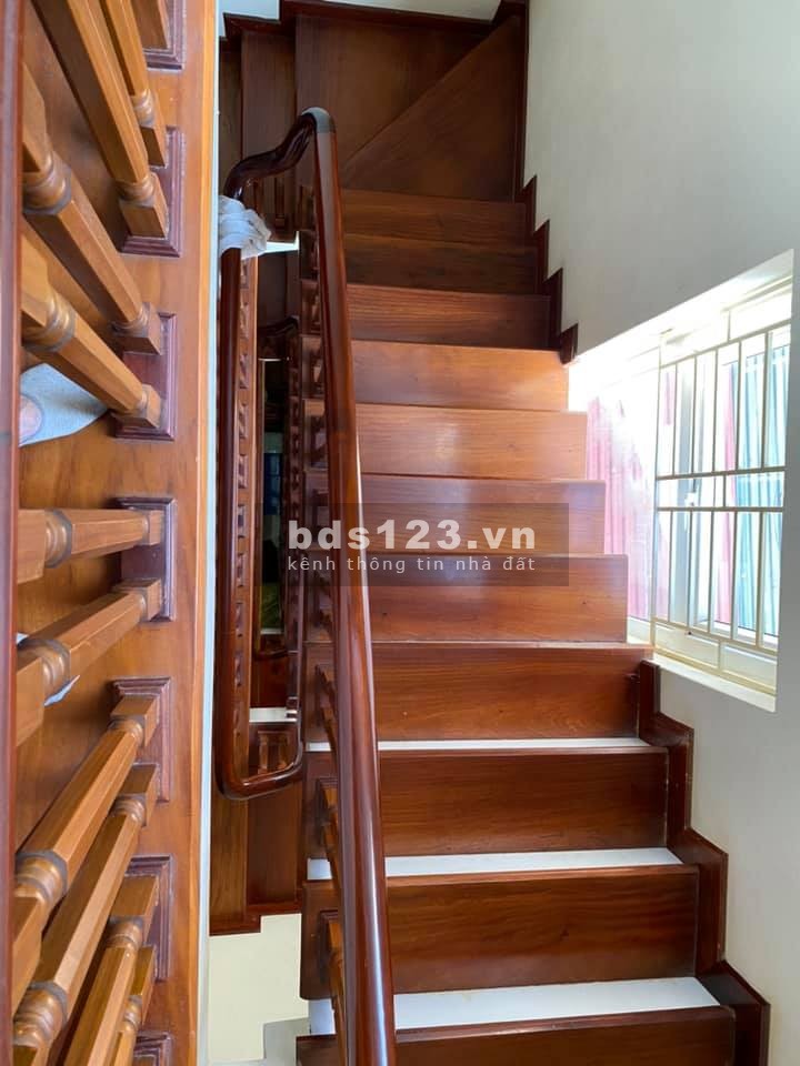 Bán nhà ngõ thông ô tô ra vào đường Ngọc Thuỵ, Long Biên, dt 35m2, đúc 4 tầng, mt 4m, giá 3.1 tỷ