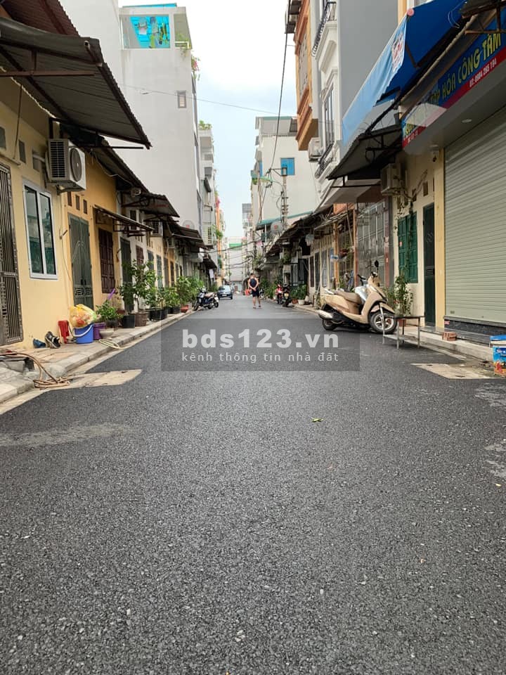 Bán nhà mới Bồ Đề, Quận Long Biên, diện tích sử dụng 30m2, giá bán 3.2 tỷ, lh 0988465746