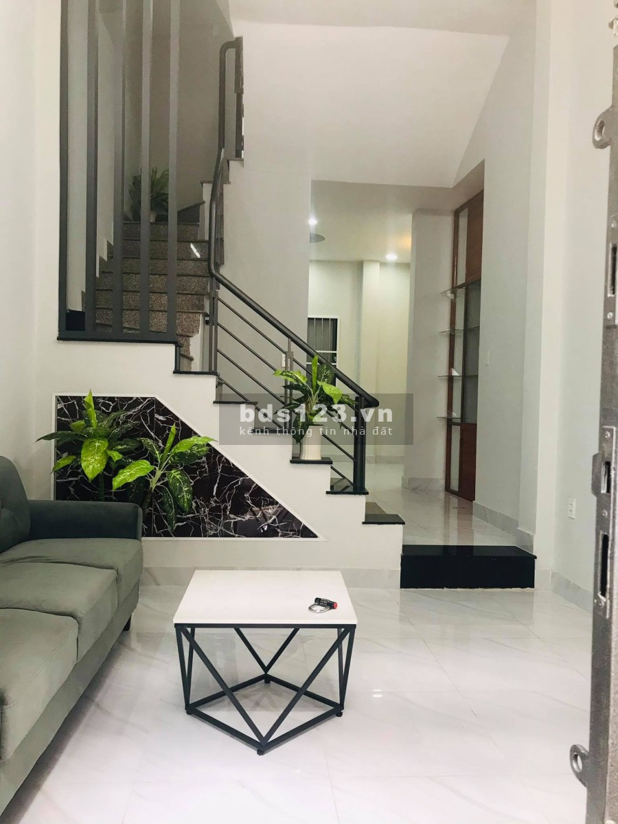 Nhà 4 tầng, kiên cố đường Cách Mạng Tháng 8, phường 5, Quận Tân Bình giá bán 5,5 tỷ