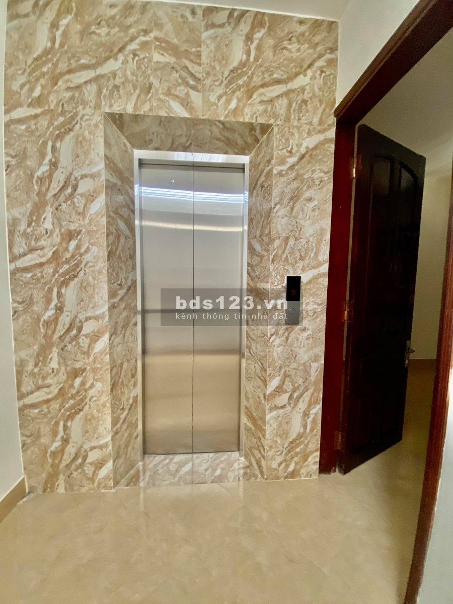 Cực chất sát phố diện tích rộng nguyên căn ô chờ thang máy trung tâm quận Hai Bà Trưng.