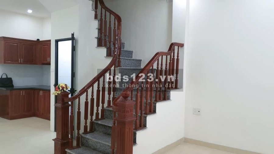 Bán nhà Thạch Bàn, trung tâm văn hóa của phường diện tích 43.8m2, giá bán 2 tỷ 3