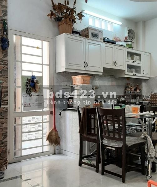 Bán gấp nhà Phan Huy Ích vị trí đắc địa, diện tích sử dụng 76m2 hẻm to - giá nhỏ 5.3 tỷ