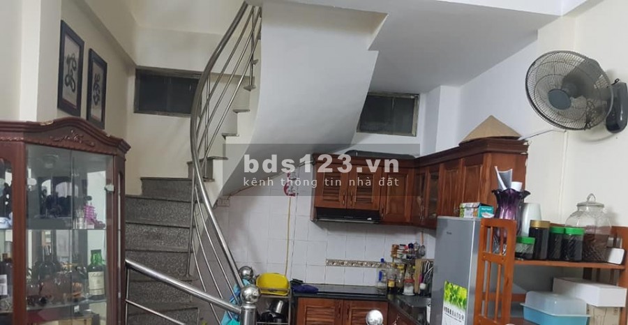 Nhà Lạc Long Quân đúc kiên cố 5 tầng giá bán 3.2 tỷ Quận Tây Hồ, liên hệ 0965896803