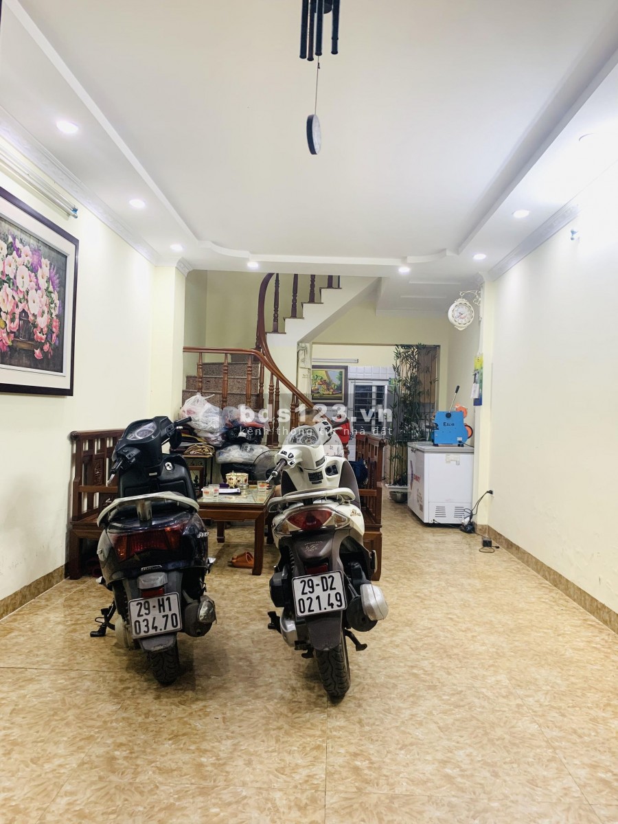 Cần bán nhà riêng, dt 39m2, 4 tầng, giá 4 tỷ, Phố Khương Trung, Nguyễn Trãi, Thanh Xuân.