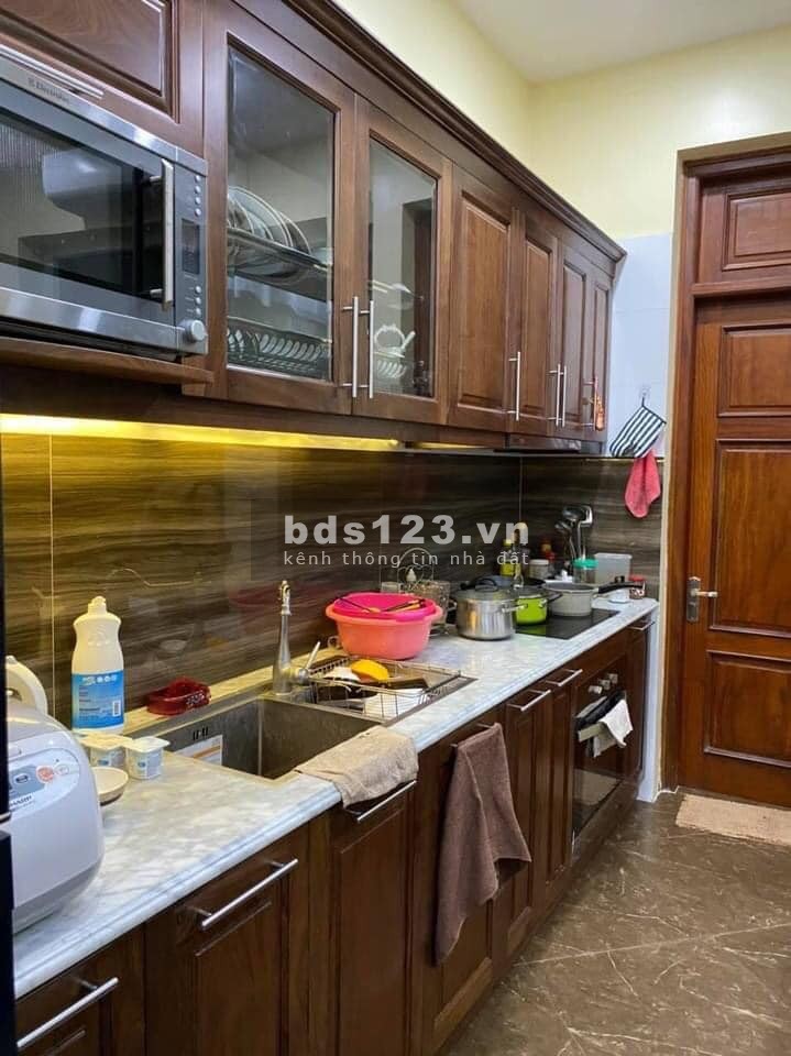 Bán nhanh nhà Nguyễn Khánh Toàn ngõ rộng gần công viên 3 bước ra phố lớn, đúc bê tông