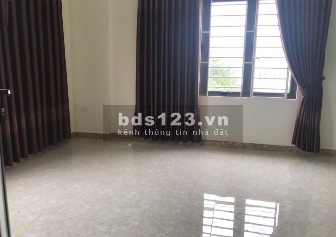 Cần bán nhà 5 tầng Đặng Vũ Hỷ, Quận Long Biên trước nhà ô tô tránh gara, sổ vuông đẹp